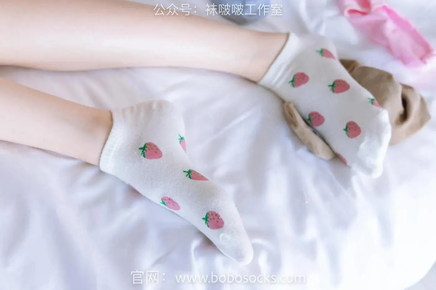 [BoBoSocks袜啵啵]NO.127 稚予-麦昆板鞋、两双自然穿旧棉袜、裸足 [139P]插图4